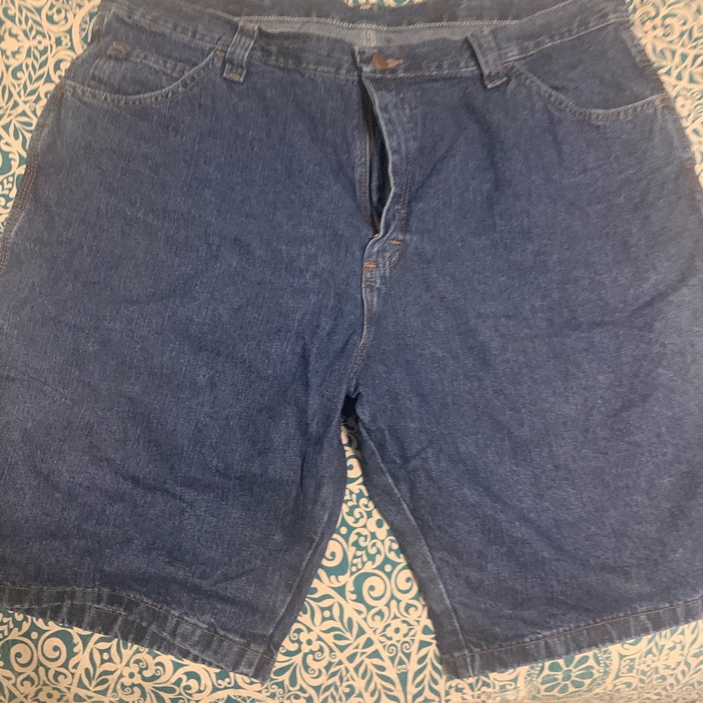 Shorts - Picture 2 of 3